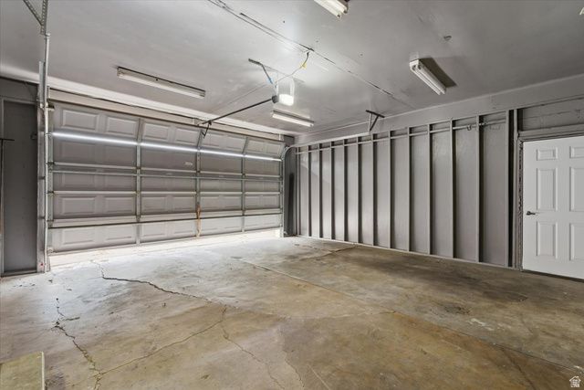 1096 N 300 W, Layton, UT 84041