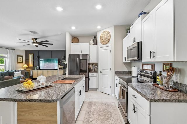 2905 LYTTON HALL DRIVE, Zephyrhills, FL 33540