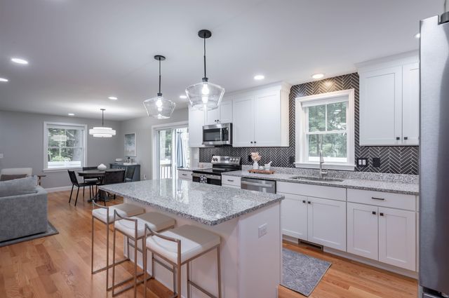 2 Lorelai Way, Nashua, NH 03062