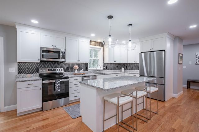 2 Lorelai Way, Nashua, NH 03062