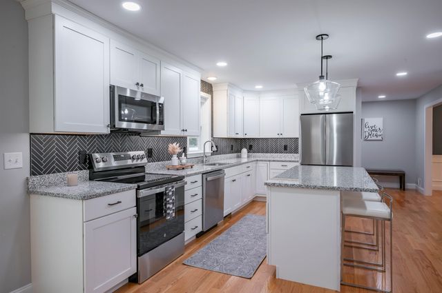 2 Lorelai Way, Nashua, NH 03062