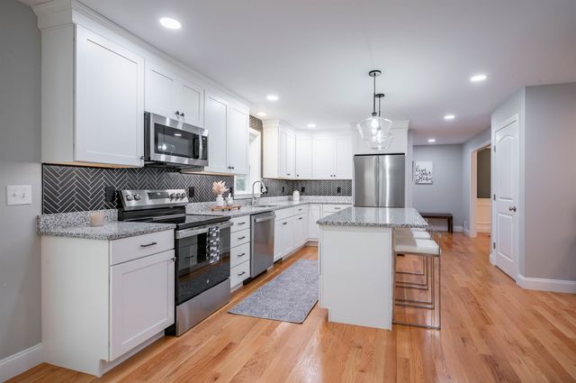 2 Lorelai Way, Nashua, NH 03062