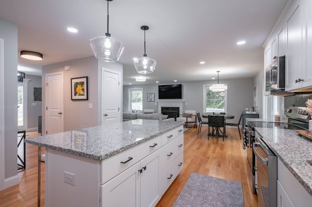 2 Lorelai Way, Nashua, NH 03062