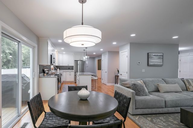 2 Lorelai Way, Nashua, NH 03062