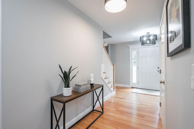 2 Lorelai Way, Nashua, NH 03062
