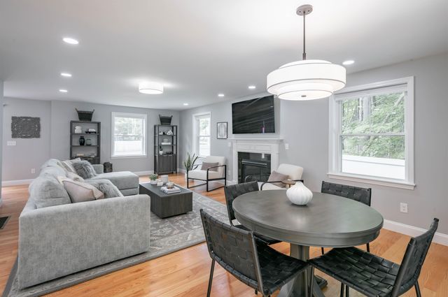 2 Lorelai Way, Nashua, NH 03062