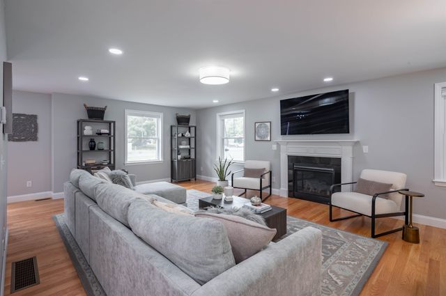 2 Lorelai Way, Nashua, NH 03062