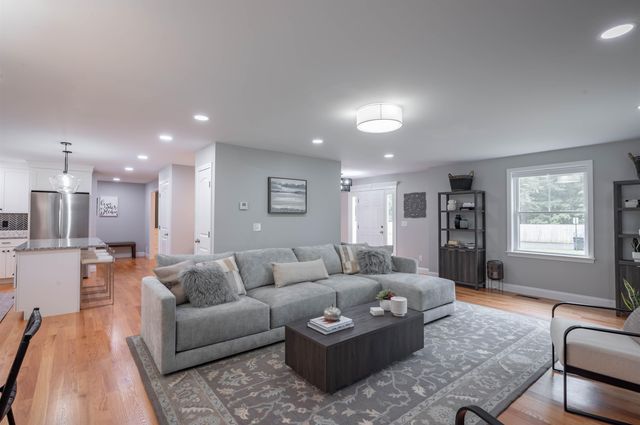 2 Lorelai Way, Nashua, NH 03062