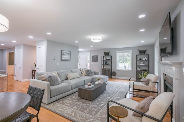 2 Lorelai Way, Nashua, NH 03062