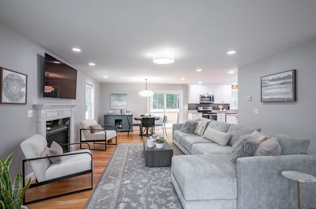 2 Lorelai Way, Nashua, NH 03062