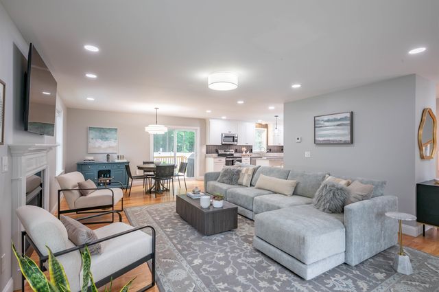 2 Lorelai Way, Nashua, NH 03062