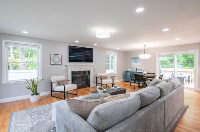 2 Lorelai Way, Nashua, NH 03062