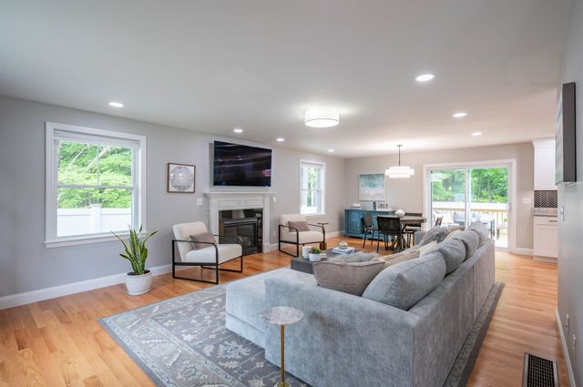 2 Lorelai Way, Nashua, NH 03062