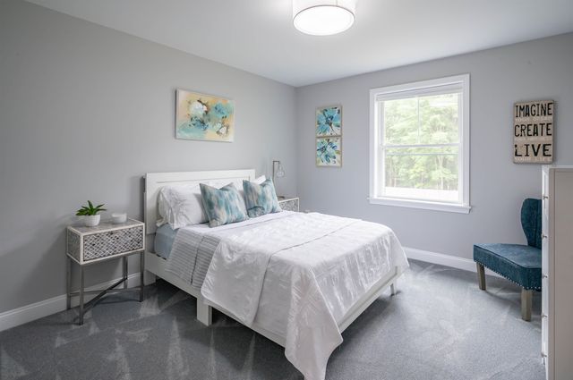 2 Lorelai Way, Nashua, NH 03062