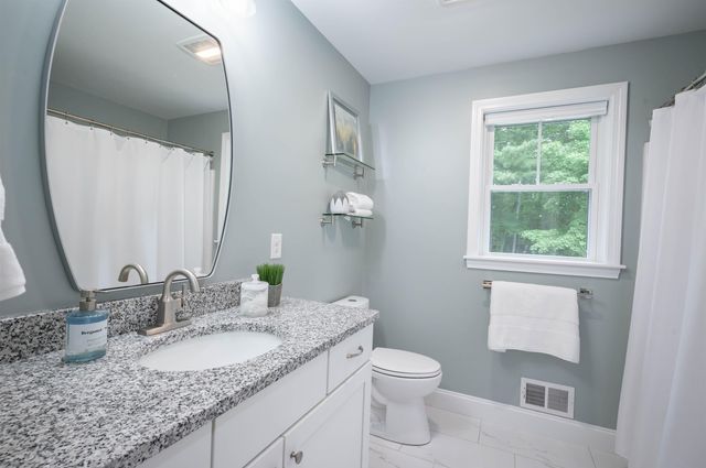 2 Lorelai Way, Nashua, NH 03062