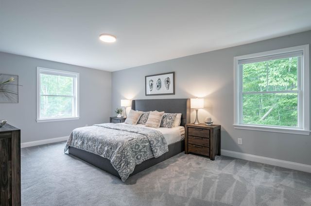2 Lorelai Way, Nashua, NH 03062