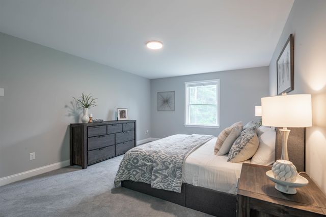 2 Lorelai Way, Nashua, NH 03062