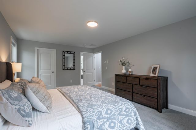 2 Lorelai Way, Nashua, NH 03062
