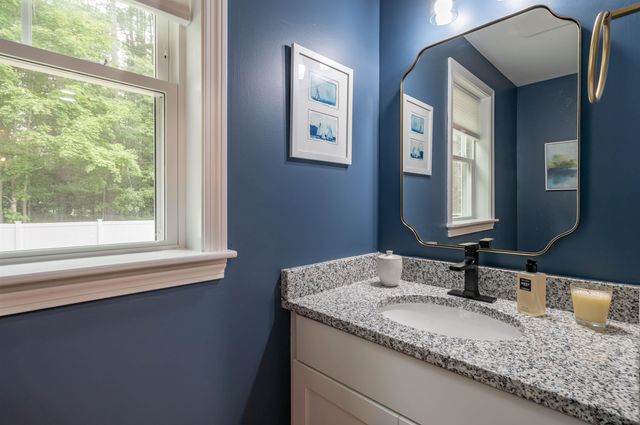 2 Lorelai Way, Nashua, NH 03062