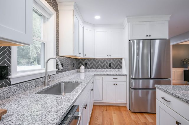2 Lorelai Way, Nashua, NH 03062