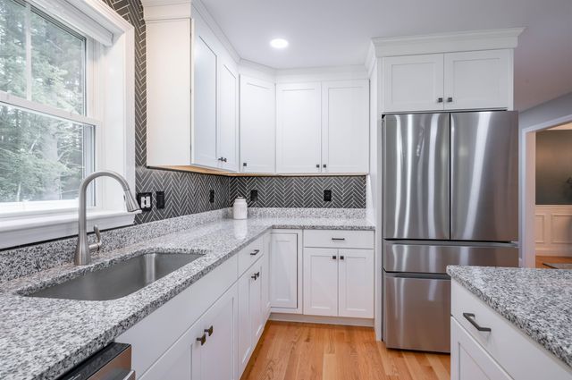 2 Lorelai Way, Nashua, NH 03062