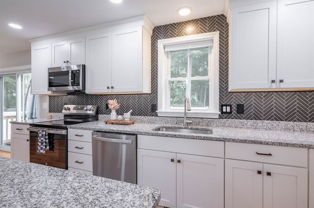 2 Lorelai Way, Nashua, NH 03062