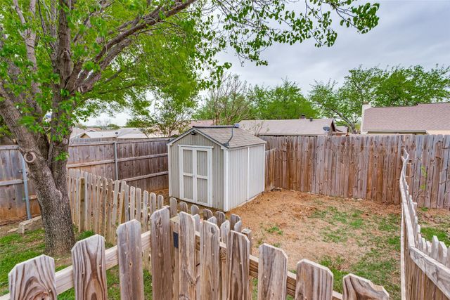 10025 Lone Eagle Drive, Fort Worth, TX 76108