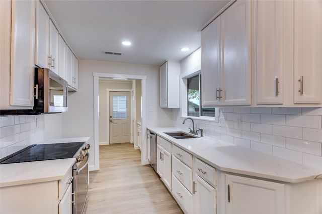 10025 Lone Eagle Drive, Fort Worth, TX 76108