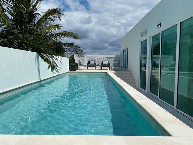 243 Venetian Drive, Delray Beach, FL 33483