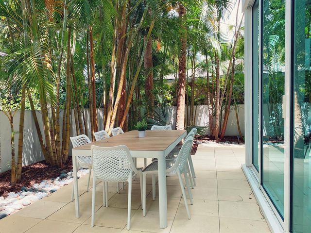 243 Venetian Drive, Delray Beach, FL 33483