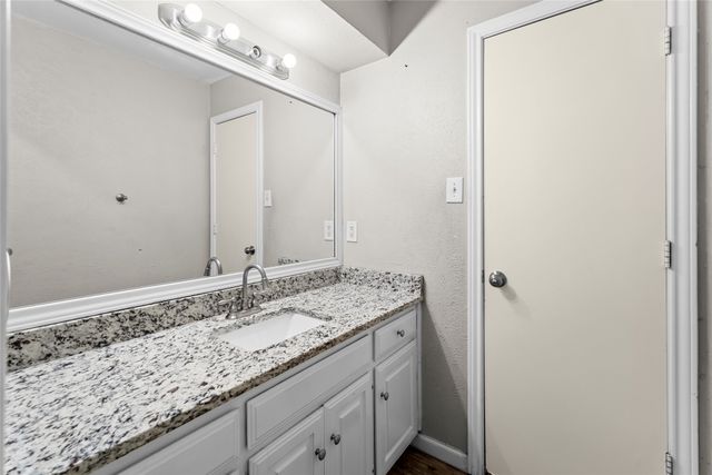 500 Pidgeon Court, Desoto, TX 75115