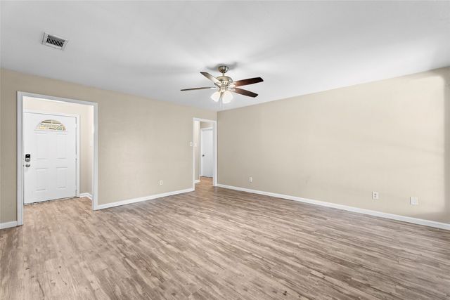 500 Pidgeon Court, Desoto, TX 75115