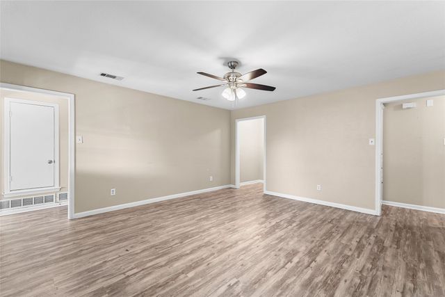 500 Pidgeon Court, Desoto, TX 75115