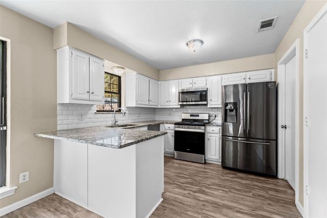 500 Pidgeon Court, Desoto, TX 75115