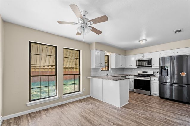 500 Pidgeon Court, Desoto, TX 75115