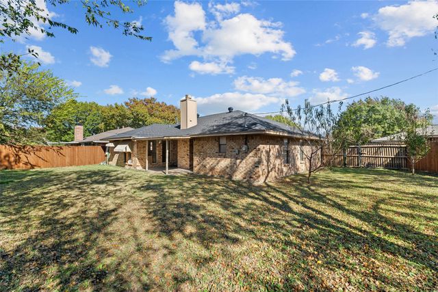 500 Pidgeon Court, Desoto, TX 75115