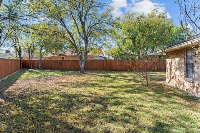 500 Pidgeon Court, Desoto, TX 75115