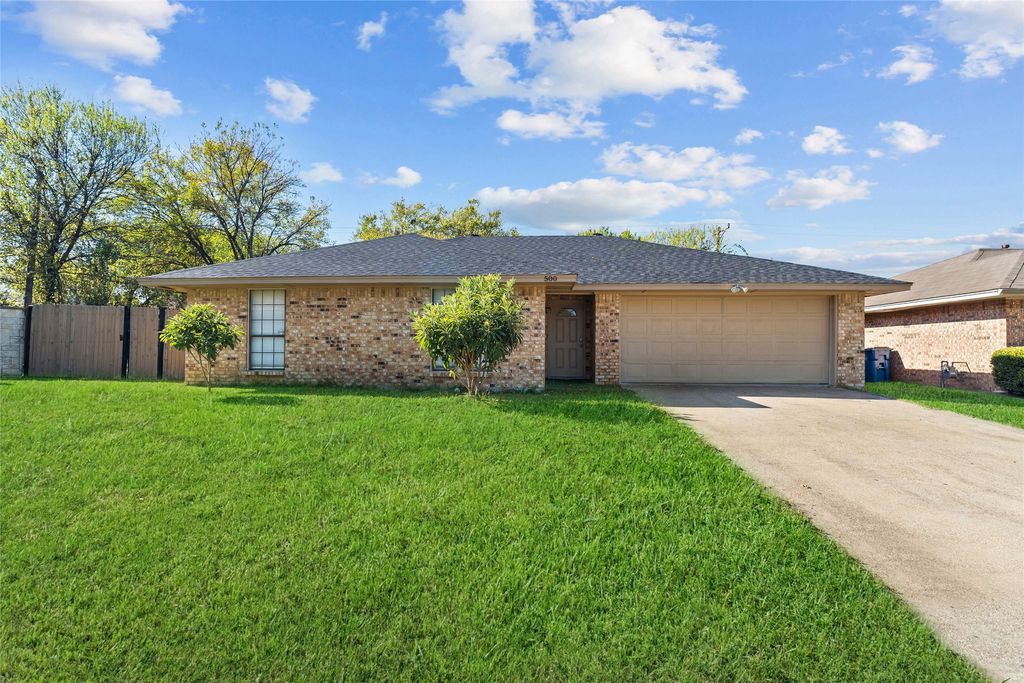 500 Pidgeon Court, Desoto, TX 75115
