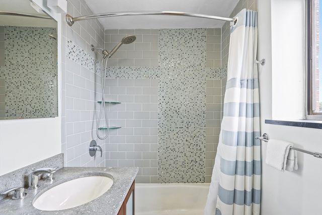 8 Riverside St 3-3, Watertown, MA 02472