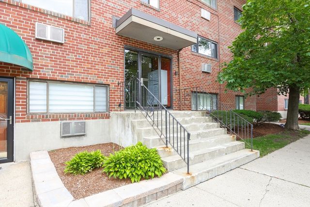 8 Riverside St 3-3, Watertown, MA 02472