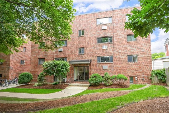 8 Riverside St 3-3, Watertown, MA 02472