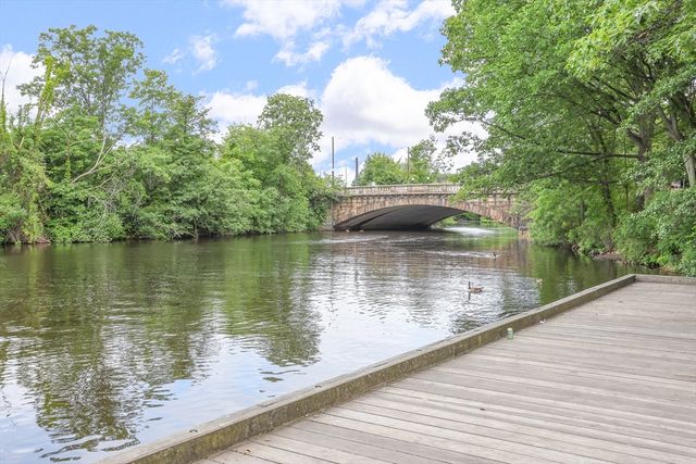 8 Riverside St 3-3, Watertown, MA 02472