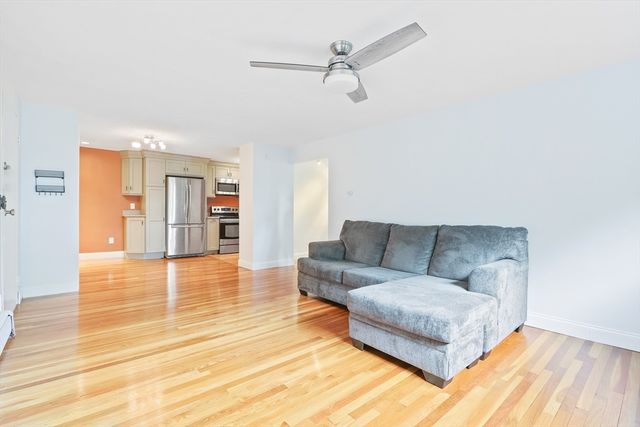 8 Riverside St 3-3, Watertown, MA 02472