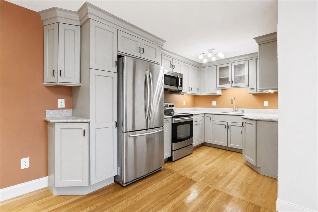8 Riverside St 3-3, Watertown, MA 02472