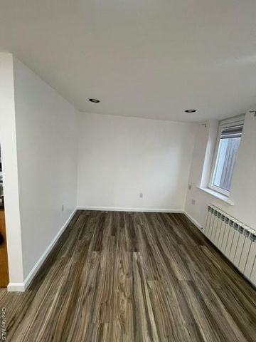 7161 70th Street, Glendale, NY 11385