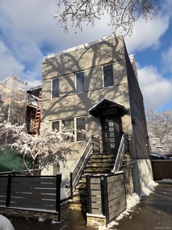 7161 70th Street, Glendale, NY 11385