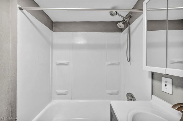 6171 Lee Road, North Ridgeville, OH 44039