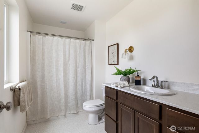 1240 Admirals Drive, Coupeville, WA 98239