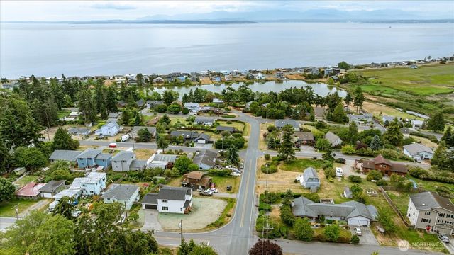 1240 Admirals Drive, Coupeville, WA 98239