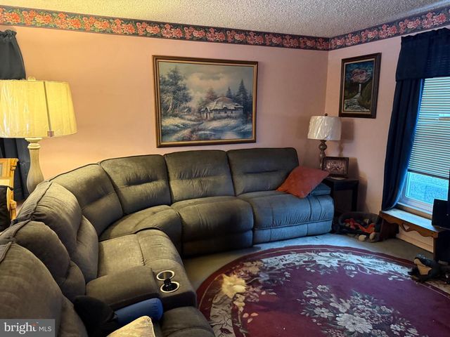 620 BENDER DR, Upper Chichester, PA 19014